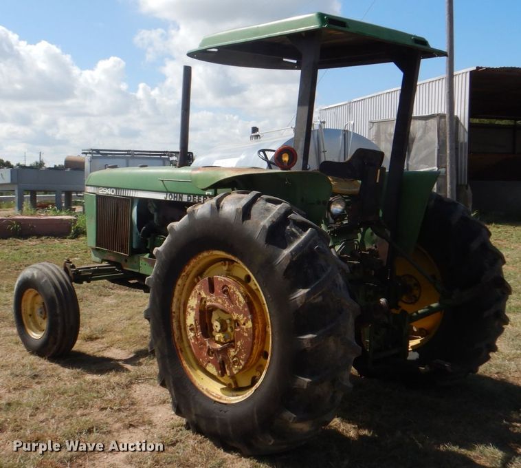 image for item DH5275 1980 John Deere 2940 tractor