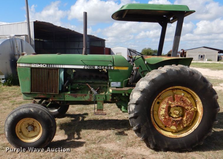 image for item DH5275 1980 John Deere 2940 tractor