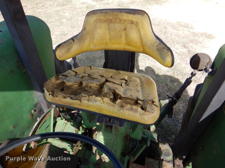 image for item DH5275 1980 John Deere 2940 tractor