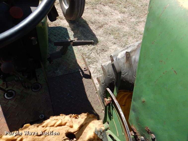 image for item DH5275 1980 John Deere 2940 tractor