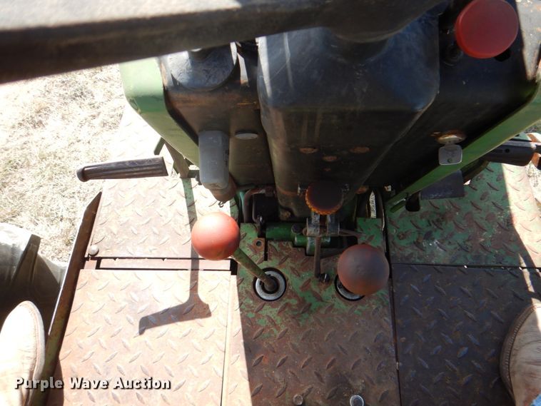 image for item DH5275 1980 John Deere 2940 tractor