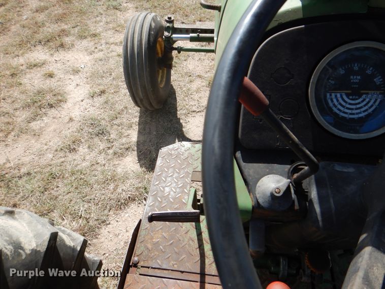 image for item DH5275 1980 John Deere 2940 tractor