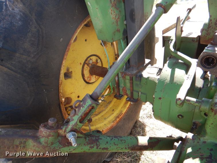 image for item DH5275 1980 John Deere 2940 tractor