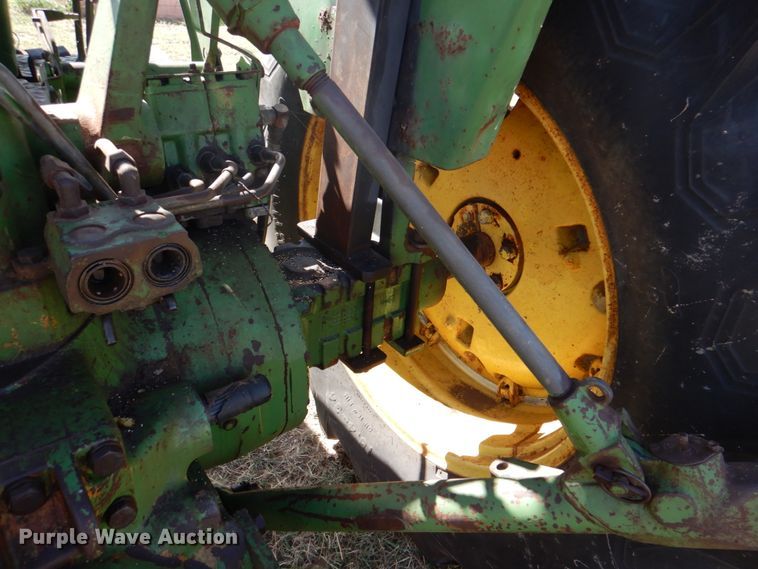 image for item DH5275 1980 John Deere 2940 tractor