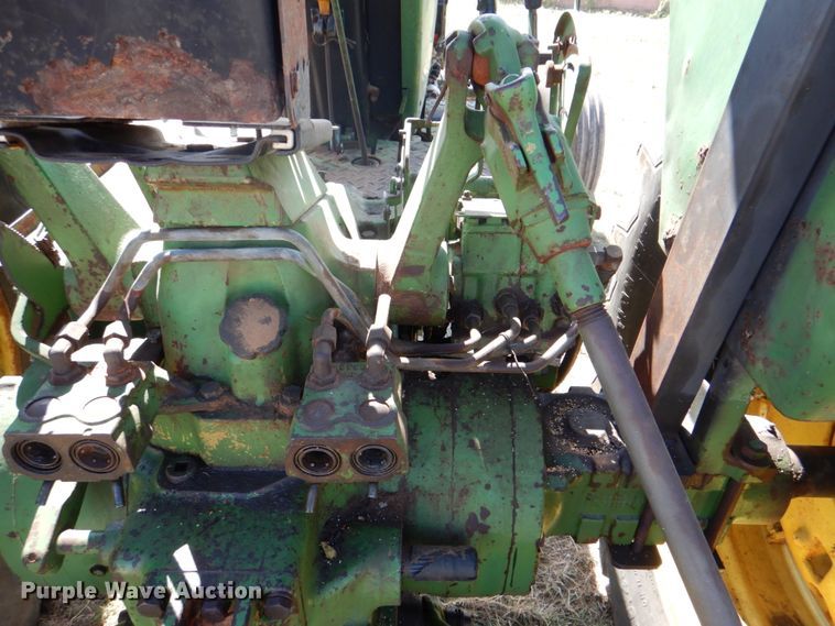 image for item DH5275 1980 John Deere 2940 tractor