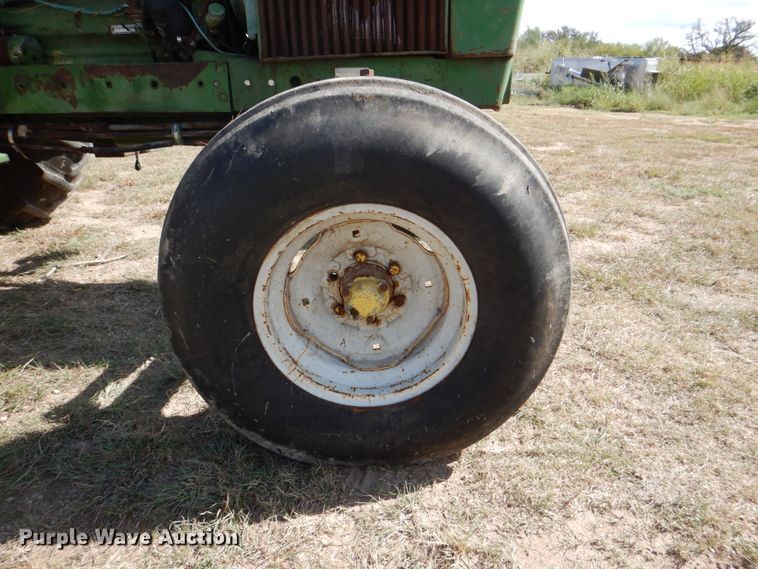 image for item DH5275 1980 John Deere 2940 tractor