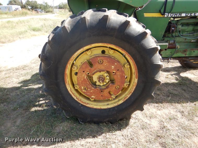 image for item DH5275 1980 John Deere 2940 tractor