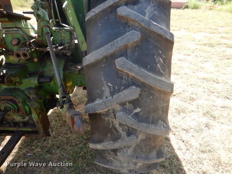 image for item DH5275 1980 John Deere 2940 tractor