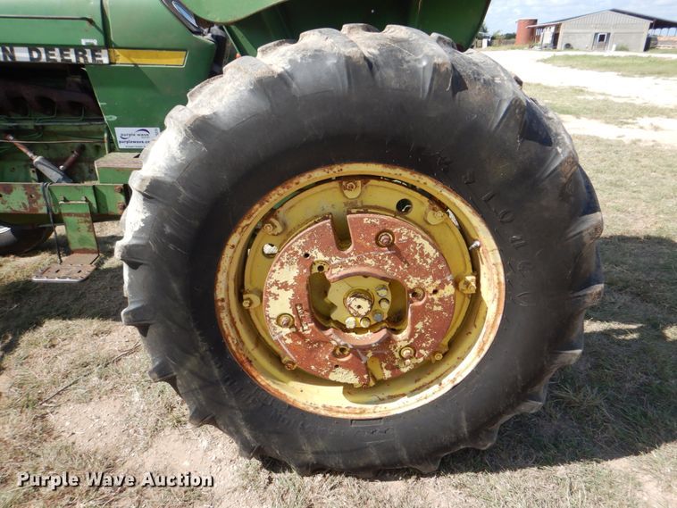 image for item DH5275 1980 John Deere 2940 tractor