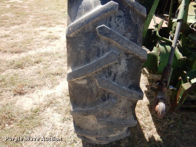 image for item DH5275 1980 John Deere 2940 tractor