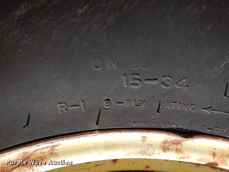 image for item DH5275 1980 John Deere 2940 tractor