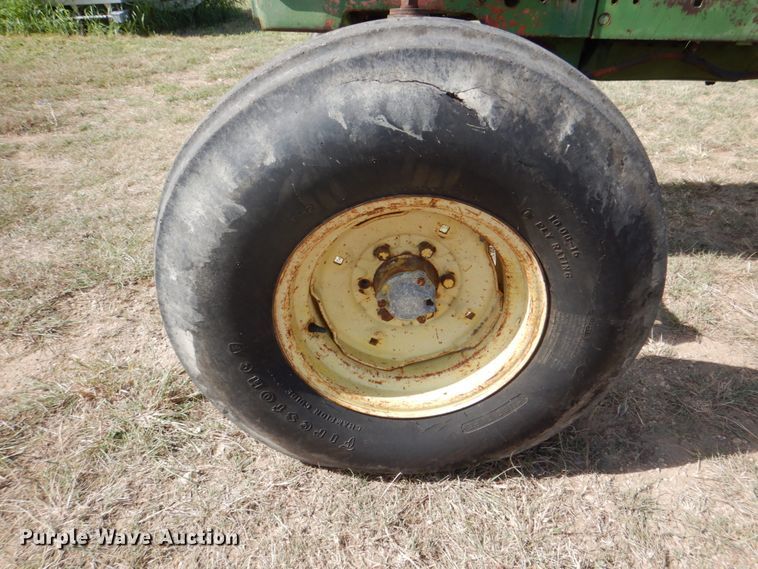 image for item DH5275 1980 John Deere 2940 tractor