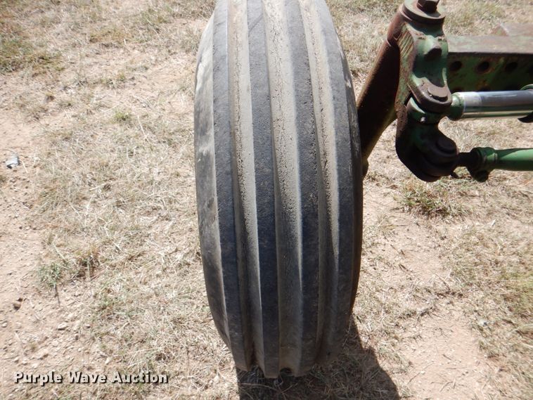 image for item DH5275 1980 John Deere 2940 tractor