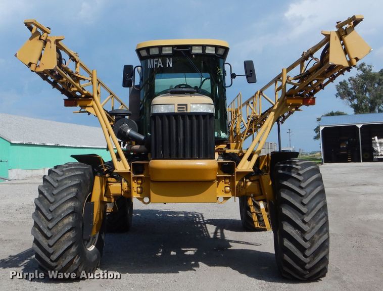 image for item DH6131 2006 Ag-Chem RoGator 874 sprayer