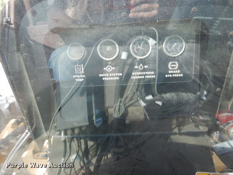 image for item DH6131 2006 Ag-Chem RoGator 874 sprayer