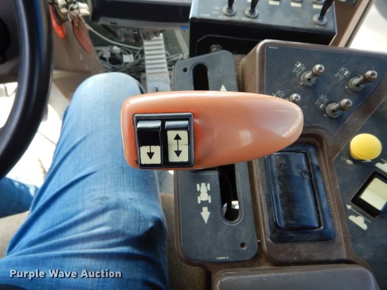 image for item DH6131 2006 Ag-Chem RoGator 874 sprayer