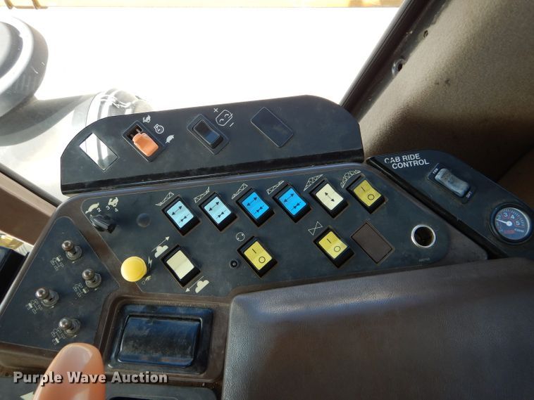 image for item DH6131 2006 Ag-Chem RoGator 874 sprayer