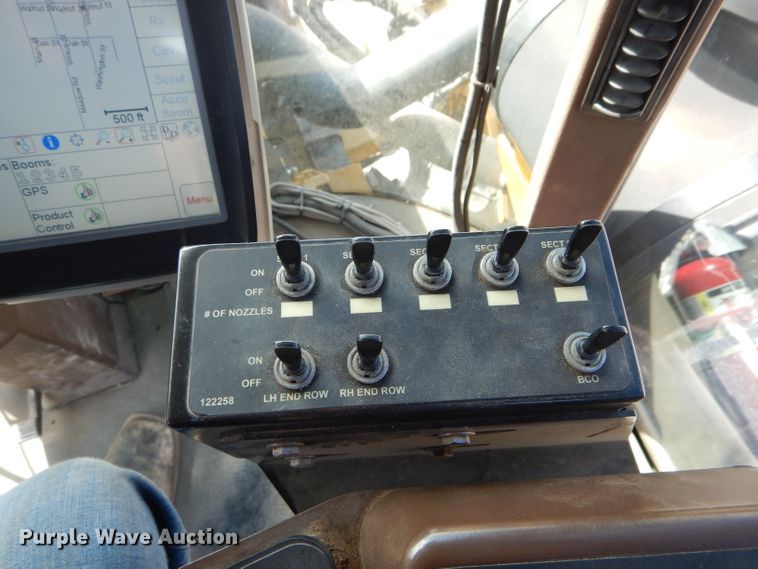 image for item DH6131 2006 Ag-Chem RoGator 874 sprayer