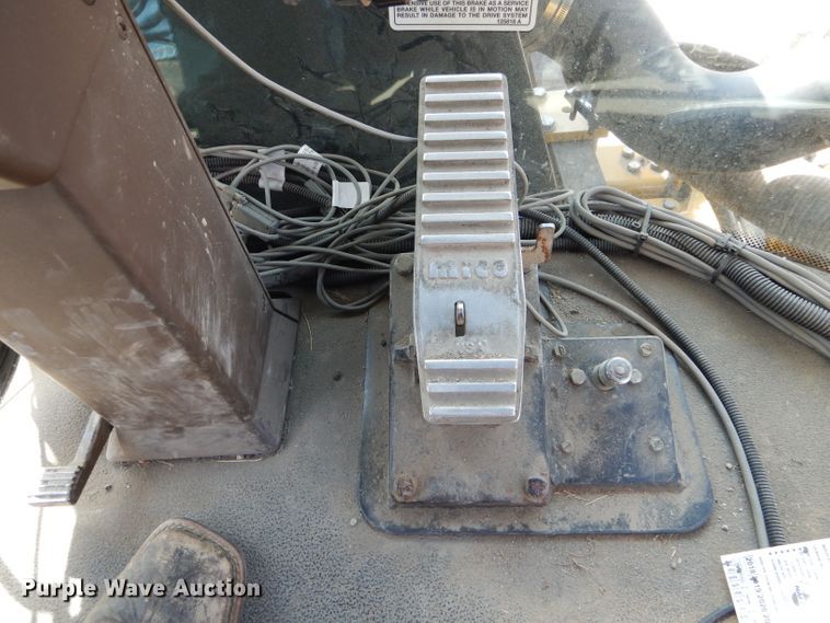 image for item DH6131 2006 Ag-Chem RoGator 874 sprayer