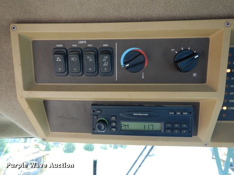 image for item DH6131 2006 Ag-Chem RoGator 874 sprayer