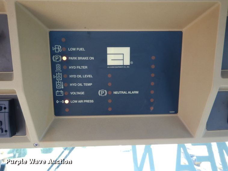 image for item DH6131 2006 Ag-Chem RoGator 874 sprayer