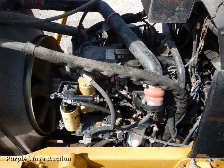 image for item DH6131 2006 Ag-Chem RoGator 874 sprayer