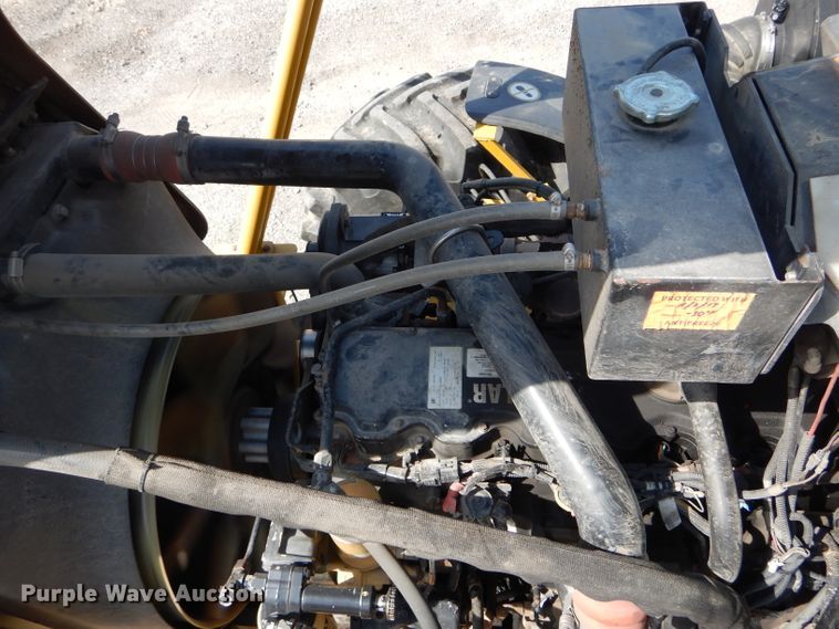 image for item DH6131 2006 Ag-Chem RoGator 874 sprayer