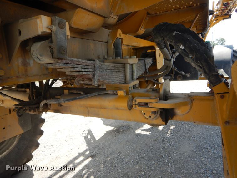 image for item DH6131 2006 Ag-Chem RoGator 874 sprayer