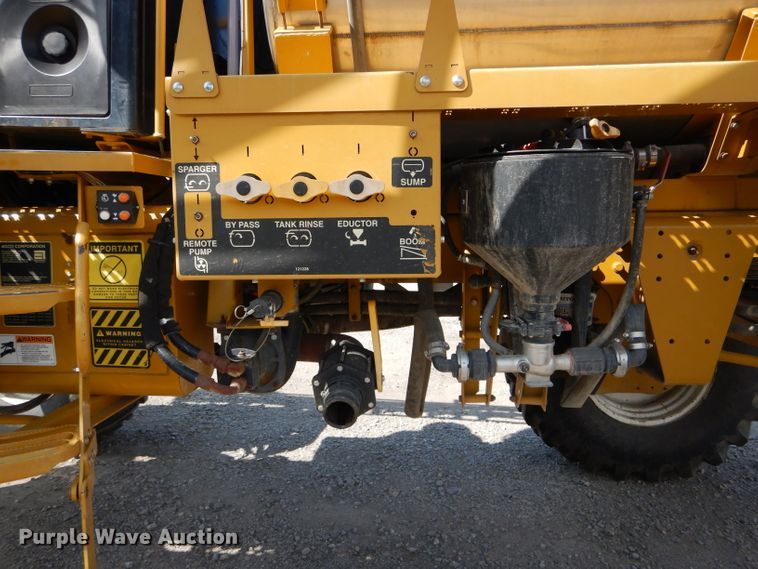image for item DH6131 2006 Ag-Chem RoGator 874 sprayer