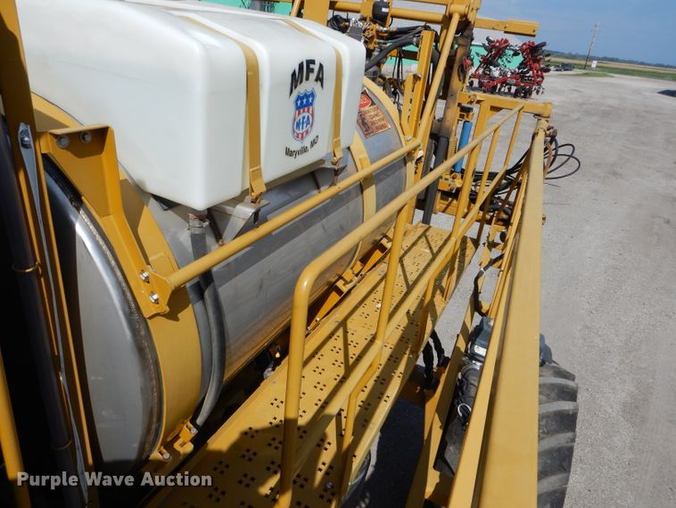 image for item DH6131 2006 Ag-Chem RoGator 874 sprayer