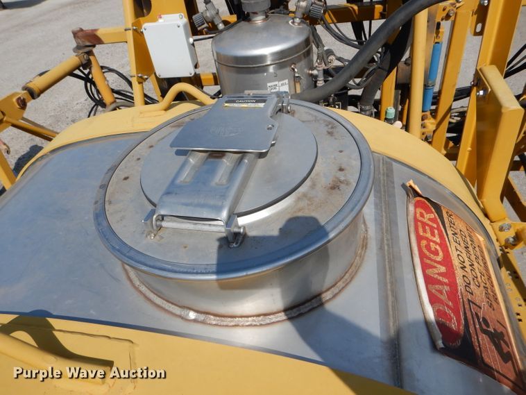 image for item DH6131 2006 Ag-Chem RoGator 874 sprayer