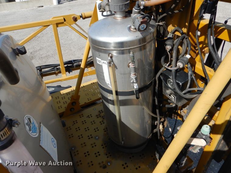 image for item DH6131 2006 Ag-Chem RoGator 874 sprayer