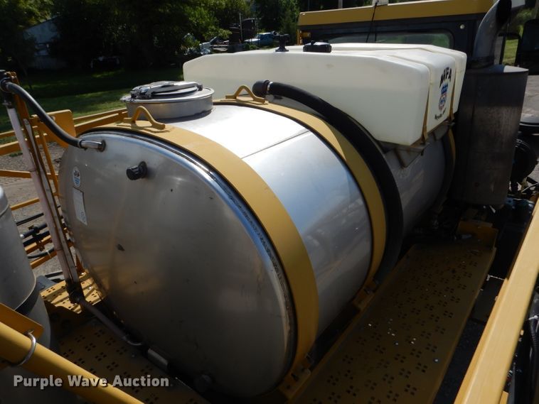 image for item DH6131 2006 Ag-Chem RoGator 874 sprayer