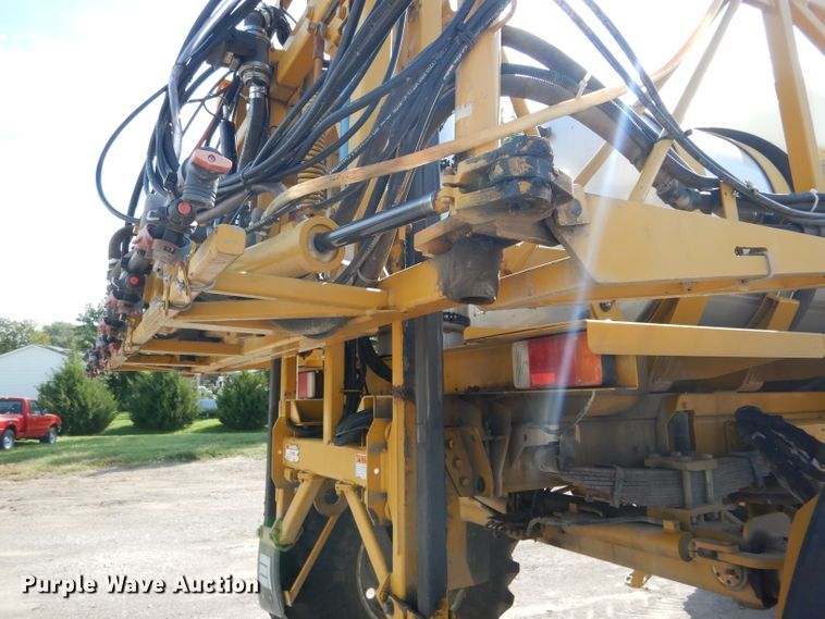 image for item DH6131 2006 Ag-Chem RoGator 874 sprayer