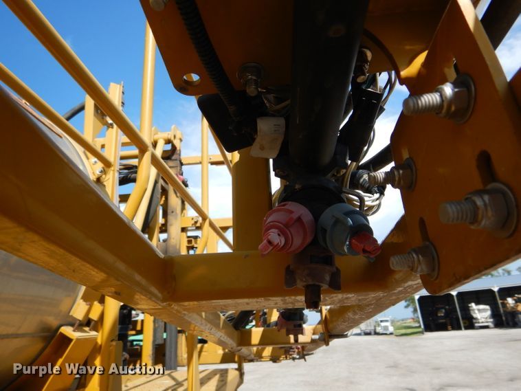 image for item DH6131 2006 Ag-Chem RoGator 874 sprayer