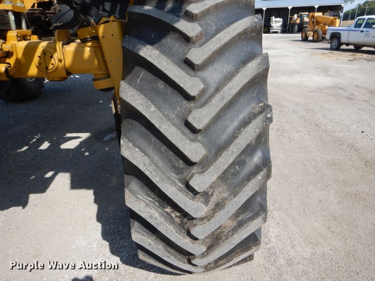 image for item DH6131 2006 Ag-Chem RoGator 874 sprayer