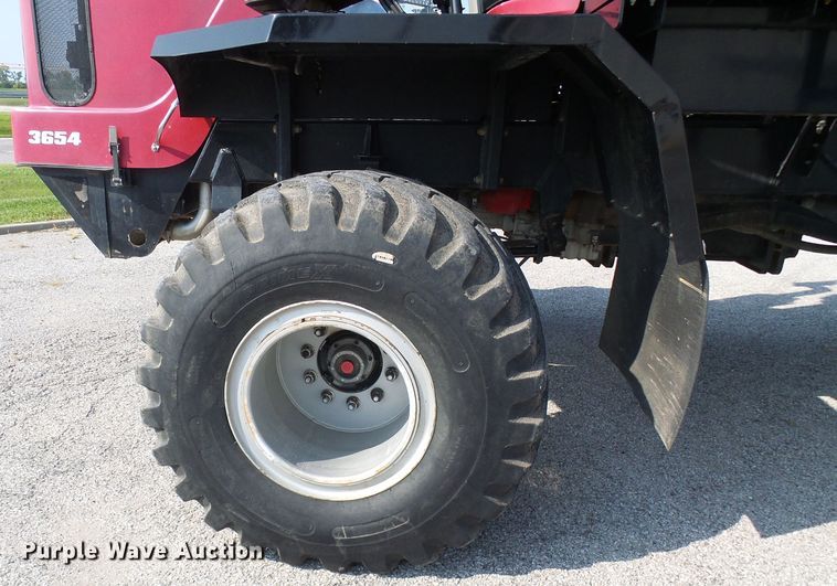 image for item DI0624 2010 Miller Atlas 3654 applicator with New Leader L4000G4 dry spreader bed