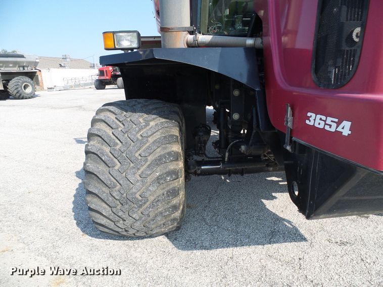 image for item DI0624 2010 Miller Atlas 3654 applicator with New Leader L4000G4 dry spreader bed