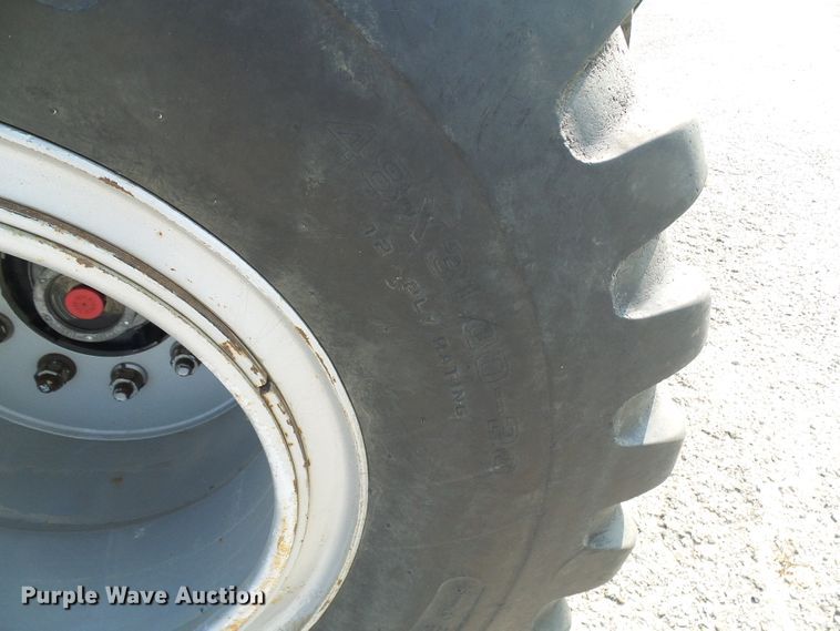 image for item DI0624 2010 Miller Atlas 3654 applicator with New Leader L4000G4 dry spreader bed