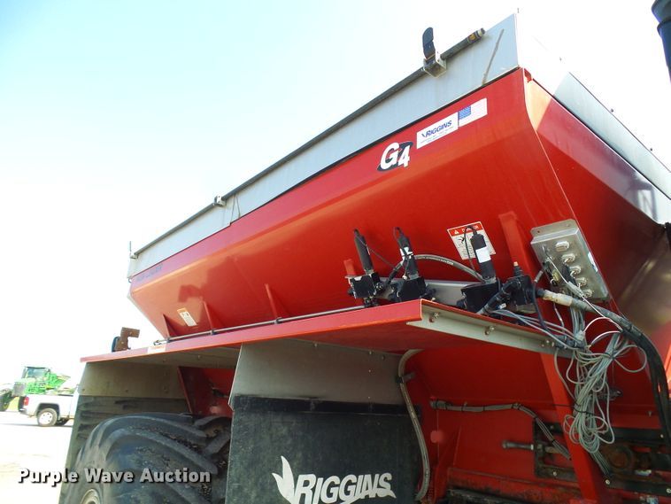 image for item DI0624 2010 Miller Atlas 3654 applicator with New Leader L4000G4 dry spreader bed