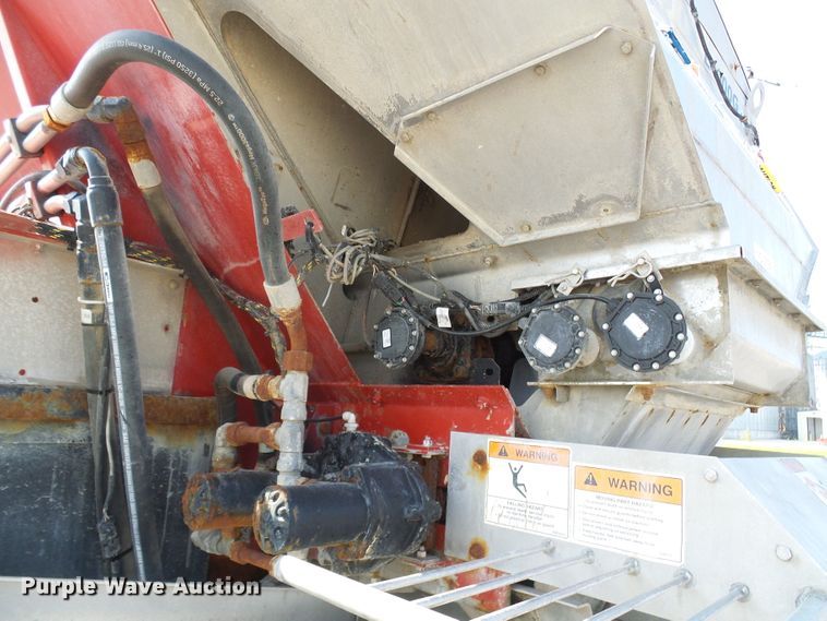 image for item DI0624 2010 Miller Atlas 3654 applicator with New Leader L4000G4 dry spreader bed