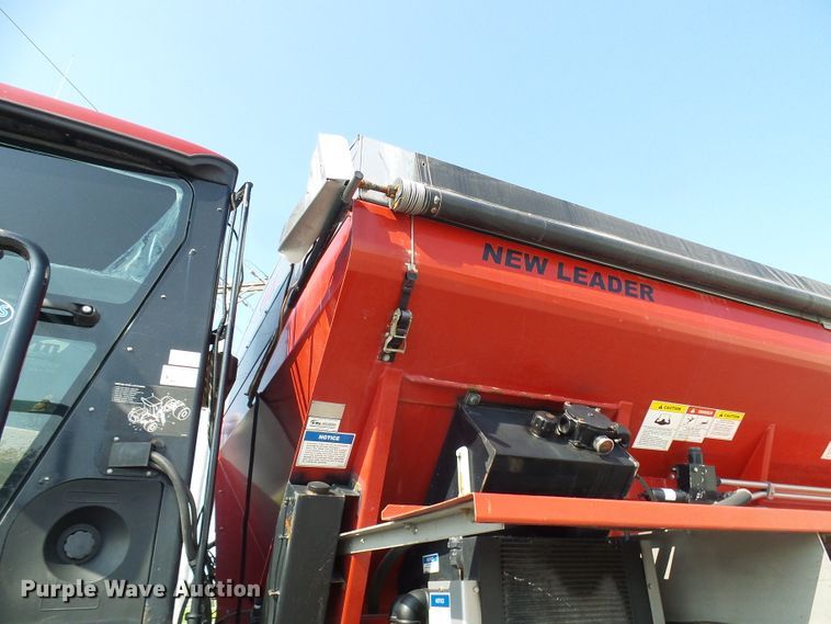 image for item DI0624 2010 Miller Atlas 3654 applicator with New Leader L4000G4 dry spreader bed