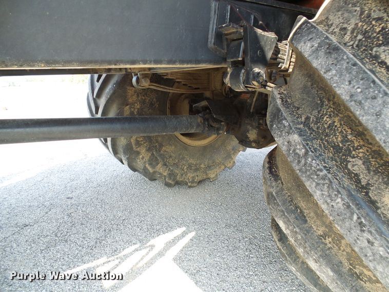 image for item DI0624 2010 Miller Atlas 3654 applicator with New Leader L4000G4 dry spreader bed