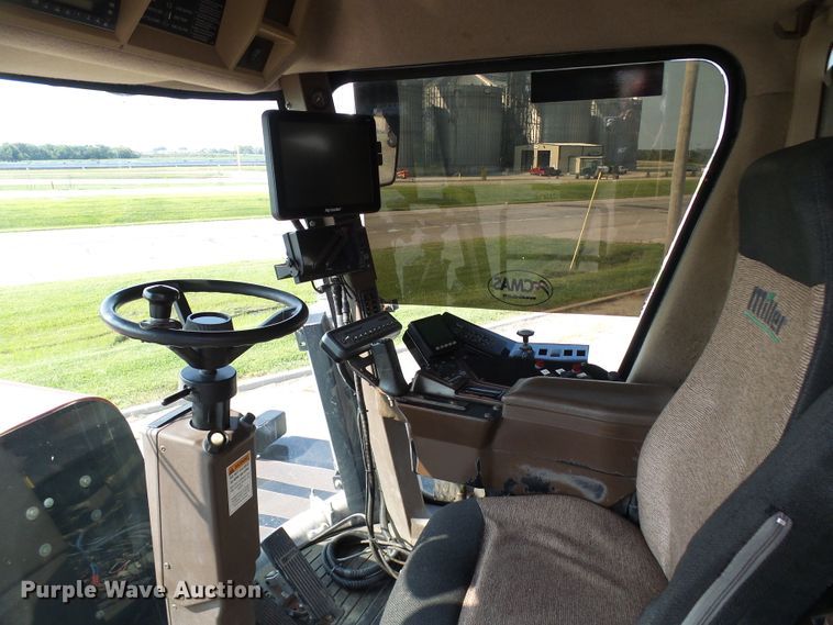 image for item DI0624 2010 Miller Atlas 3654 applicator with New Leader L4000G4 dry spreader bed