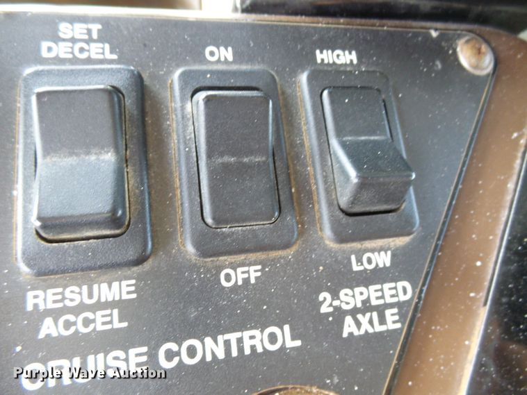 image for item DI0624 2010 Miller Atlas 3654 applicator with New Leader L4000G4 dry spreader bed