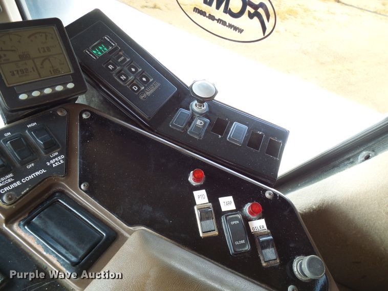 image for item DI0624 2010 Miller Atlas 3654 applicator with New Leader L4000G4 dry spreader bed