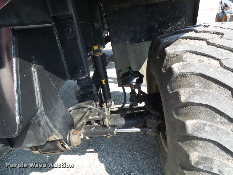 image for item DI0625 2007 Miller Atlas 3304 applicator with New Leader L3220G4 dry spreader bed