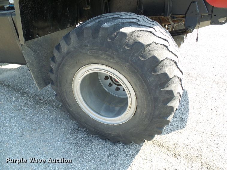 image for item DI0625 2007 Miller Atlas 3304 applicator with New Leader L3220G4 dry spreader bed