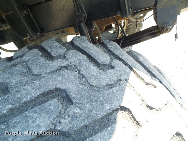 image for item DI0625 2007 Miller Atlas 3304 applicator with New Leader L3220G4 dry spreader bed