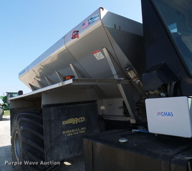 image for item DI0625 2007 Miller Atlas 3304 applicator with New Leader L3220G4 dry spreader bed